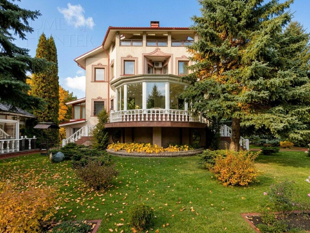 4-этажный коттедж 880 м² с отделкой