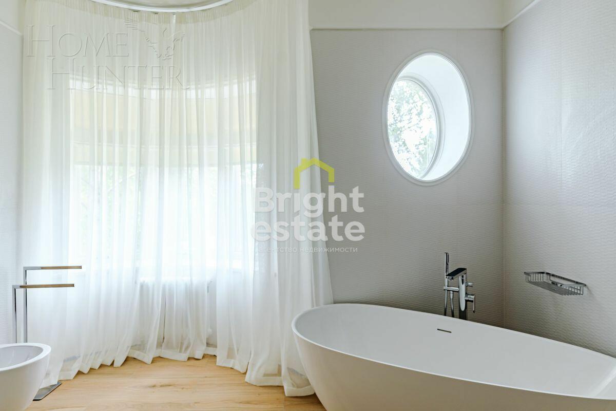 2-этажный коттедж 1 350 м² с отделкой