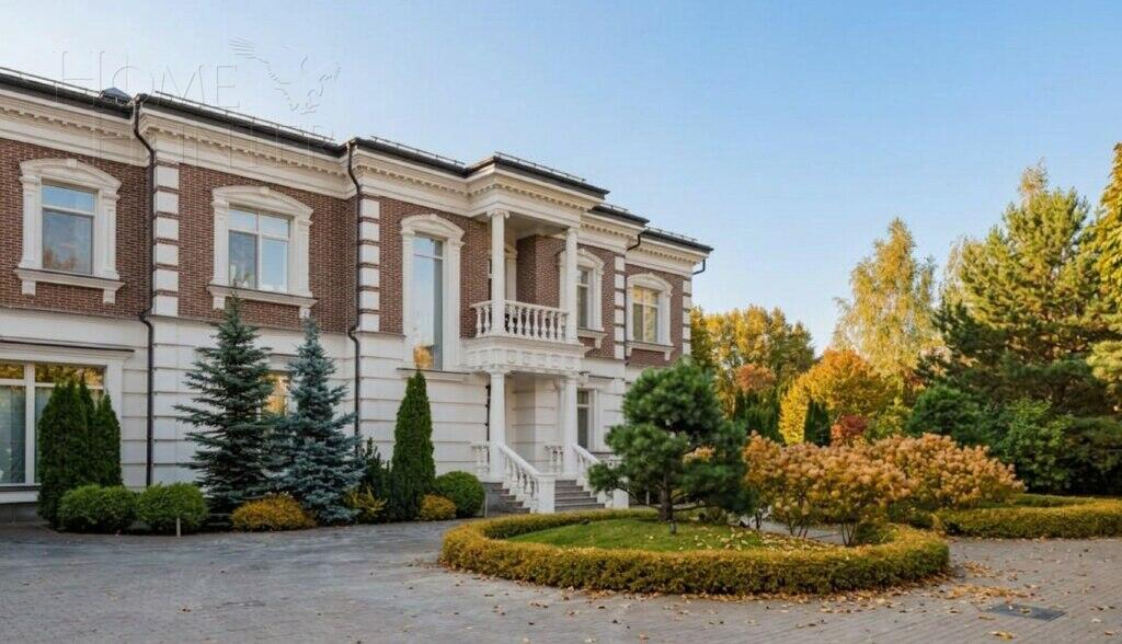 2-этажный коттедж 1 258 м² с отделкой