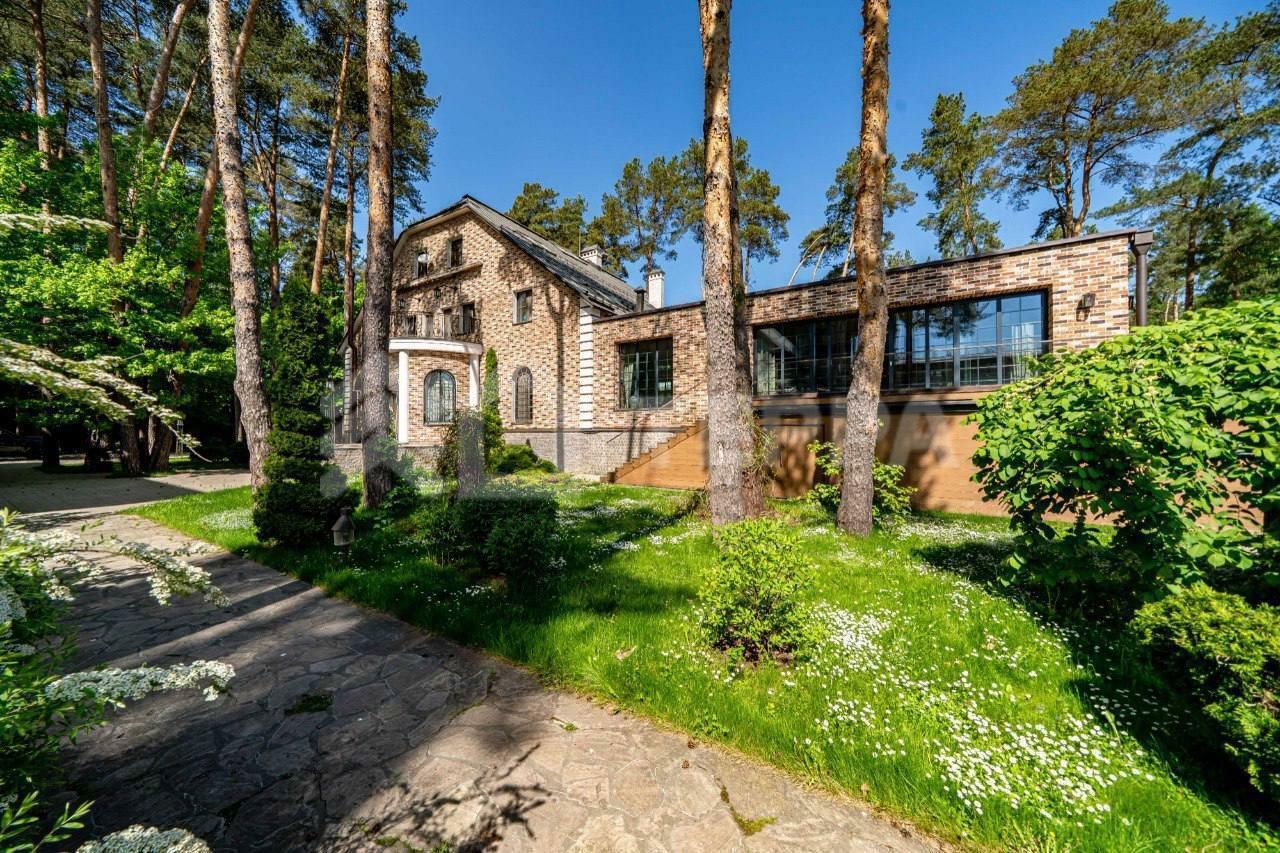 2-этажный коттедж 1 500 м² с отделкой