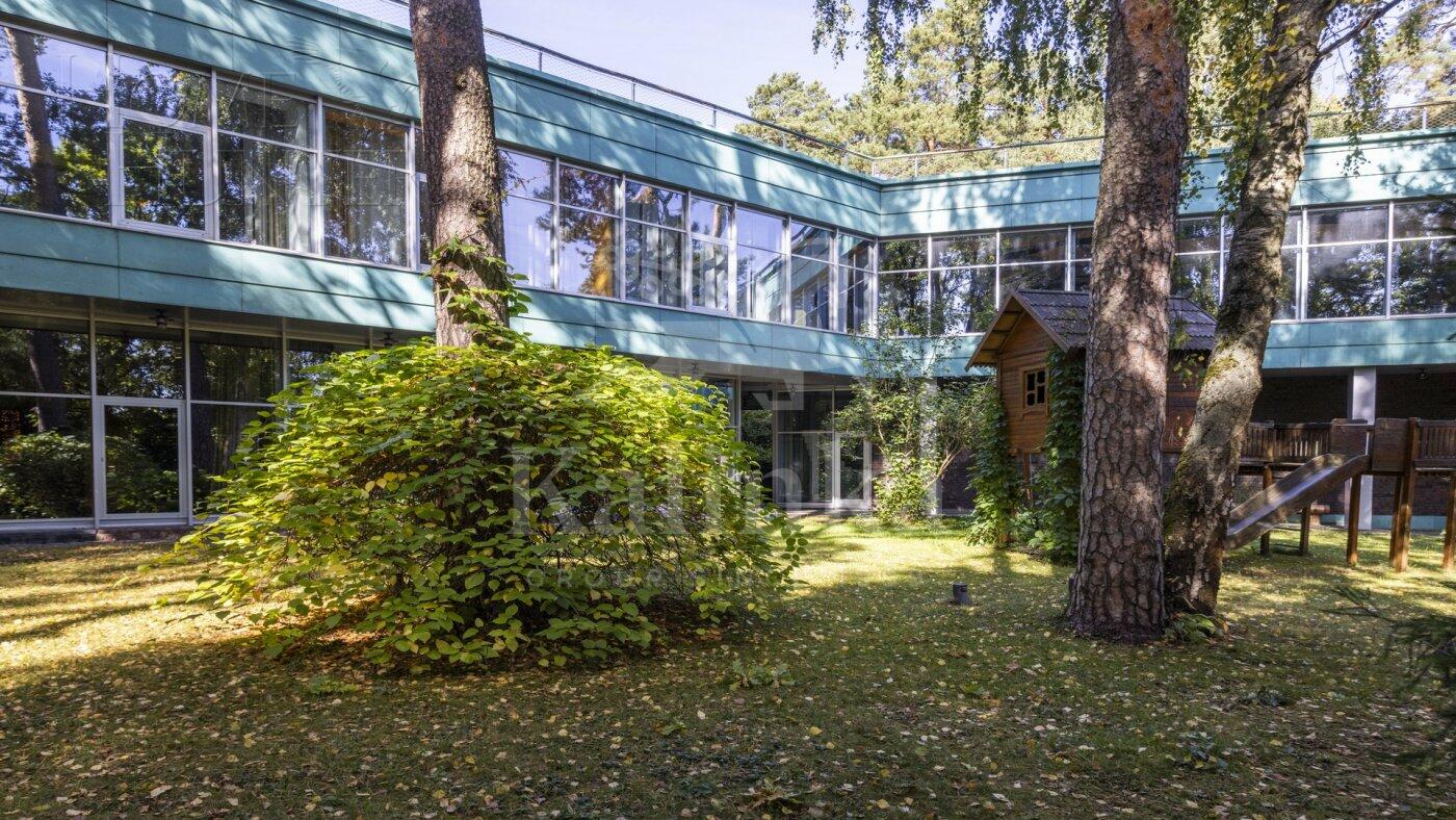3-этажный коттедж 1 500 м² с отделкой