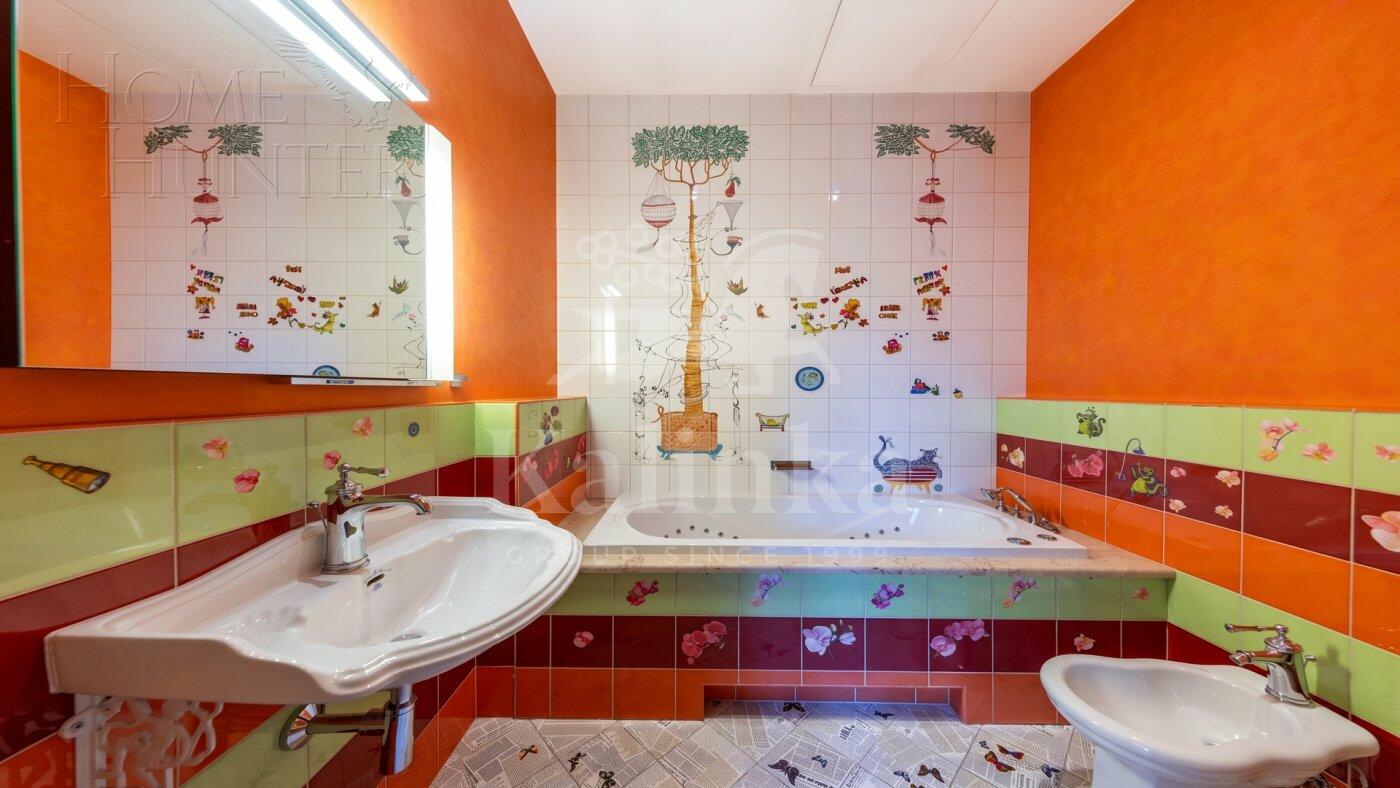 3-этажный коттедж 1 500 м² с отделкой