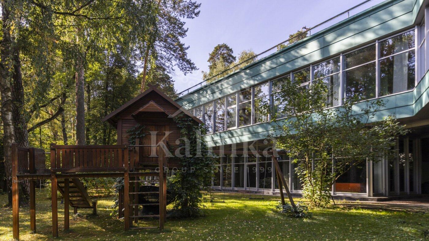 3-этажный коттедж 1 500 м² с отделкой