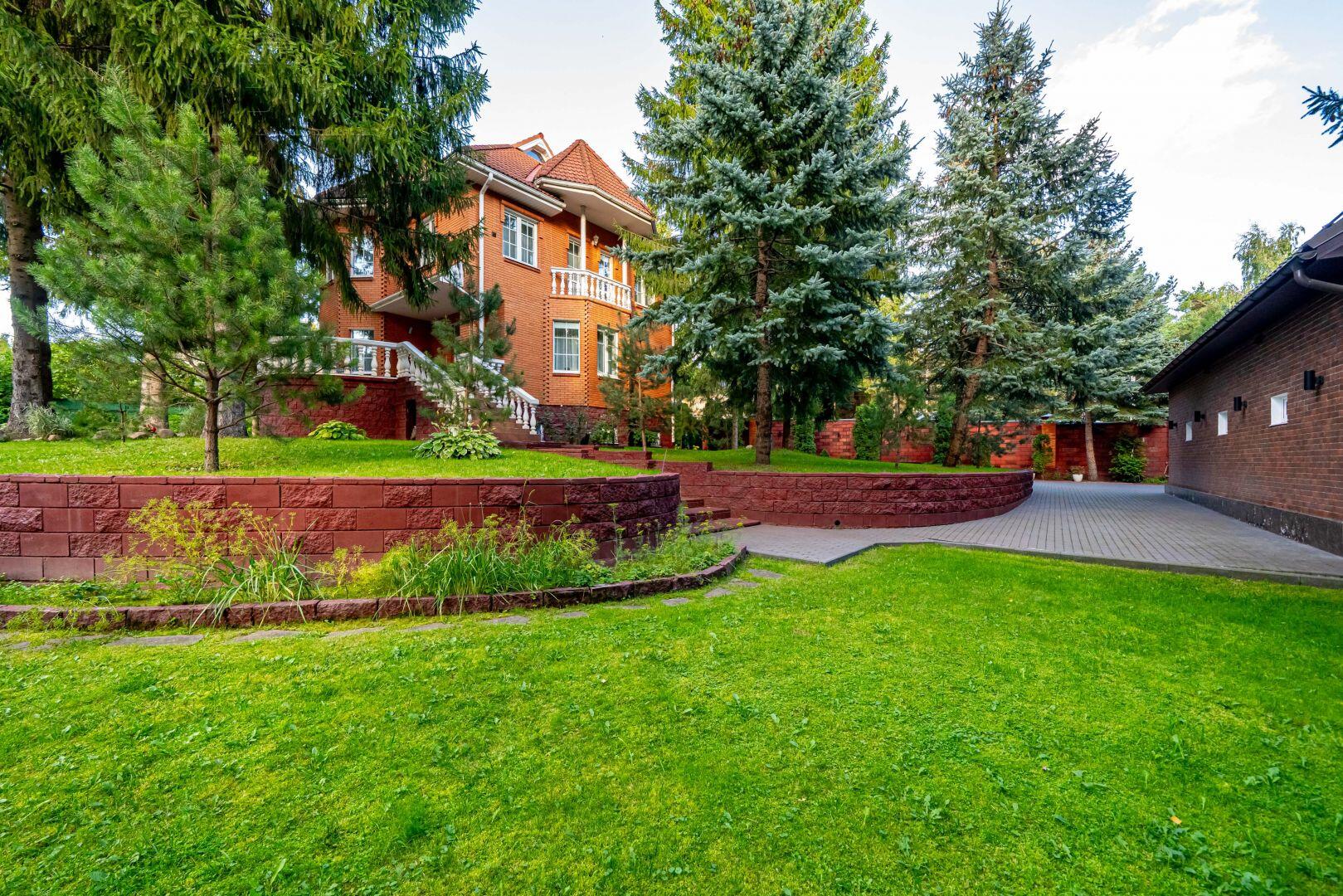 3-этажный коттедж 610 м² с отделкой