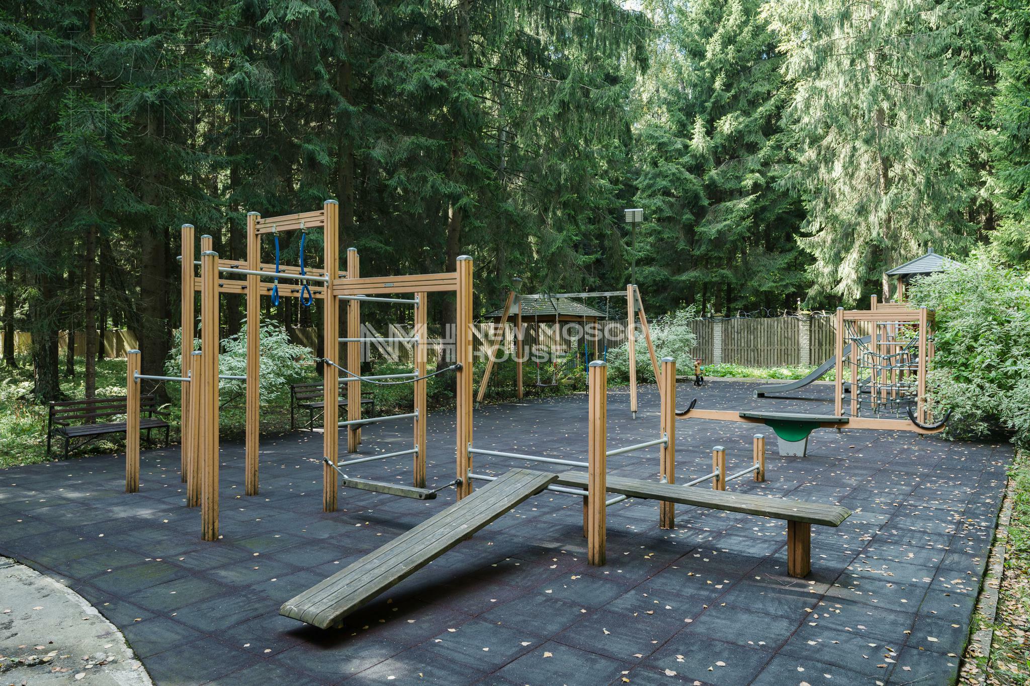 3-этажный коттедж 670.5 м² с отделкой