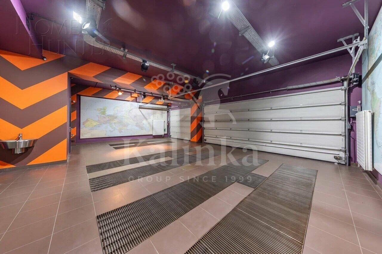 3-этажный коттедж 1 500 м² с отделкой