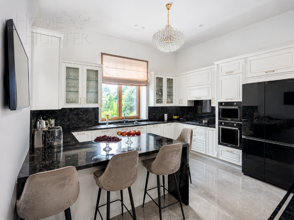 3-этажный коттедж 560 м² с отделкой