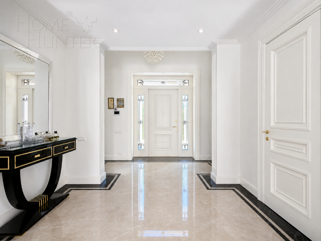 3-этажный коттедж 560 м² с отделкой