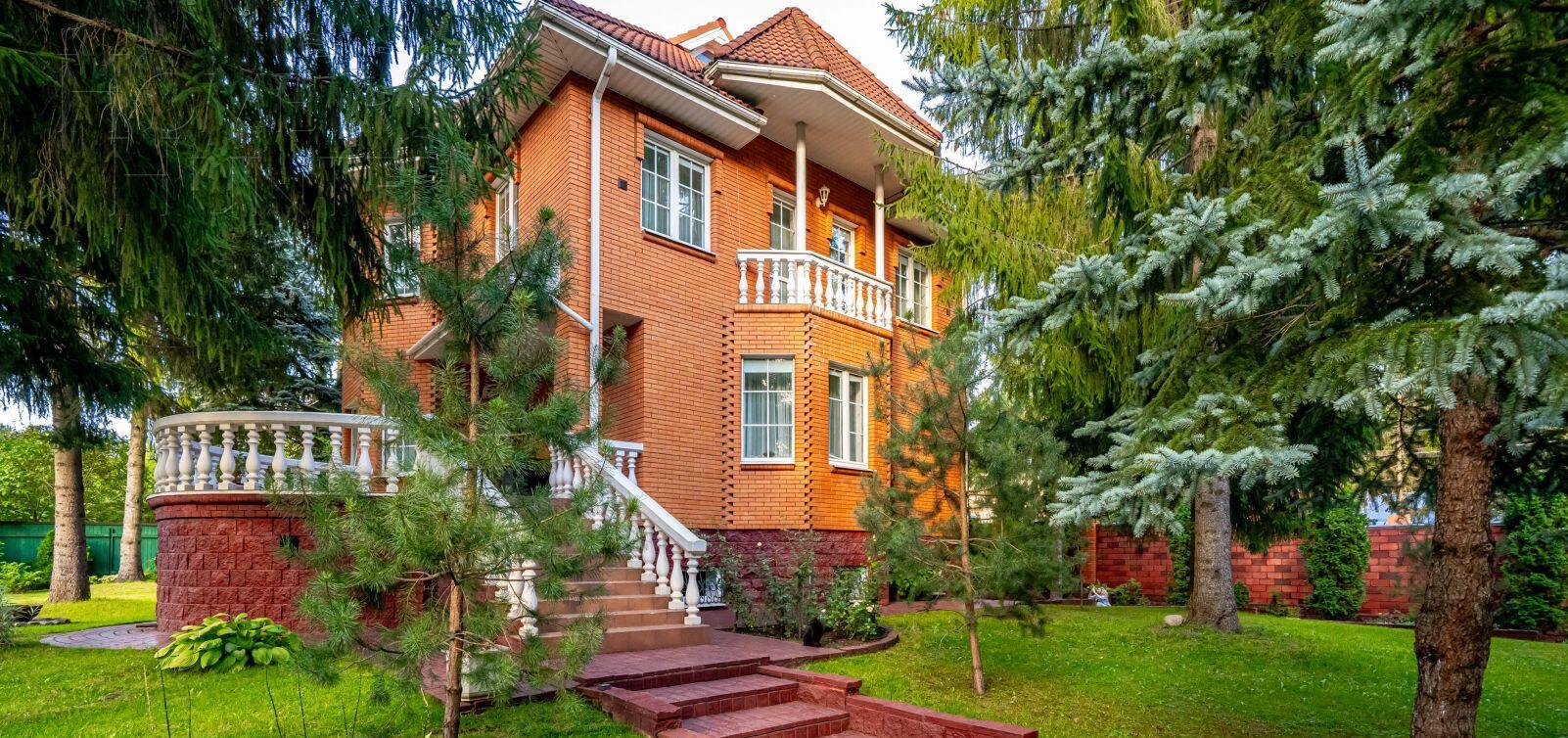 3-этажный коттедж 610 м² с отделкой