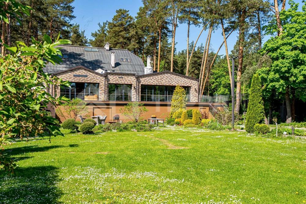 2-этажный коттедж 1 500 м² с отделкой