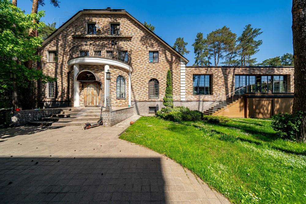 2-этажный коттедж 1 500 м² с отделкой