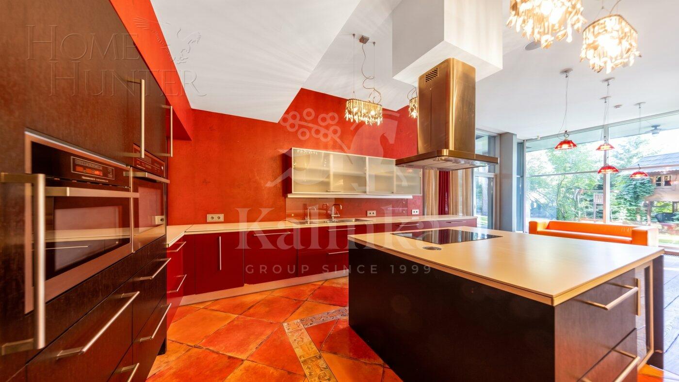 3-этажный коттедж 1 500 м² с отделкой