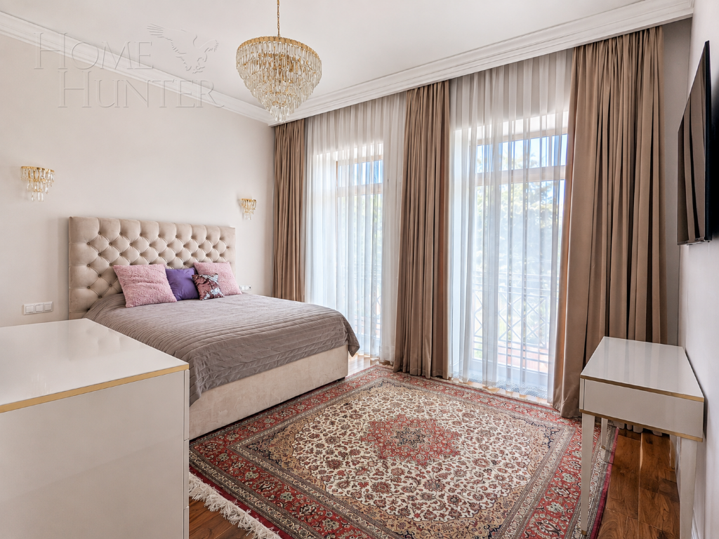 3-этажный коттедж 560 м² с отделкой