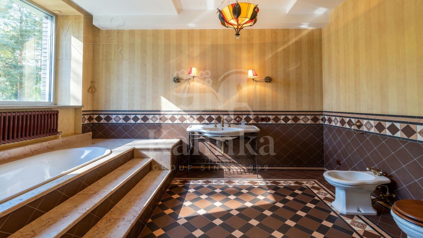 3-этажный коттедж 1 500 м² с отделкой