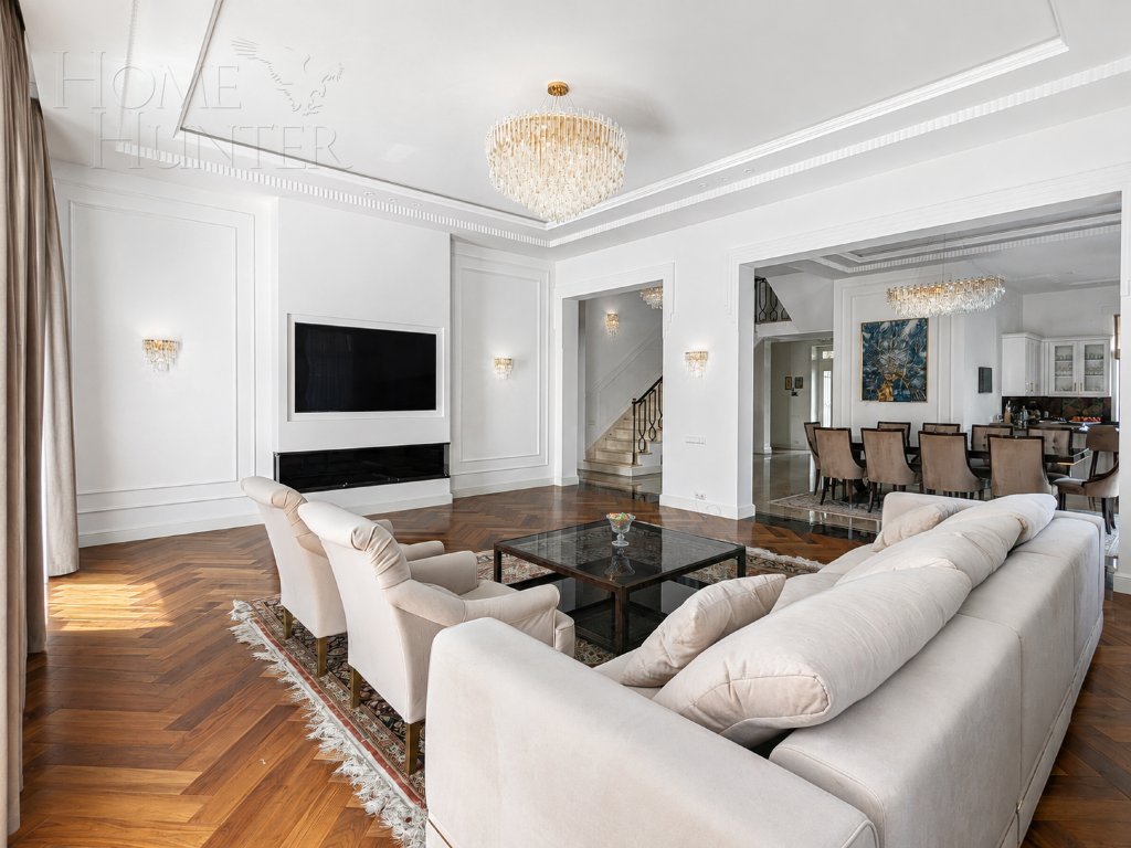 3-этажный коттедж 560 м² с отделкой