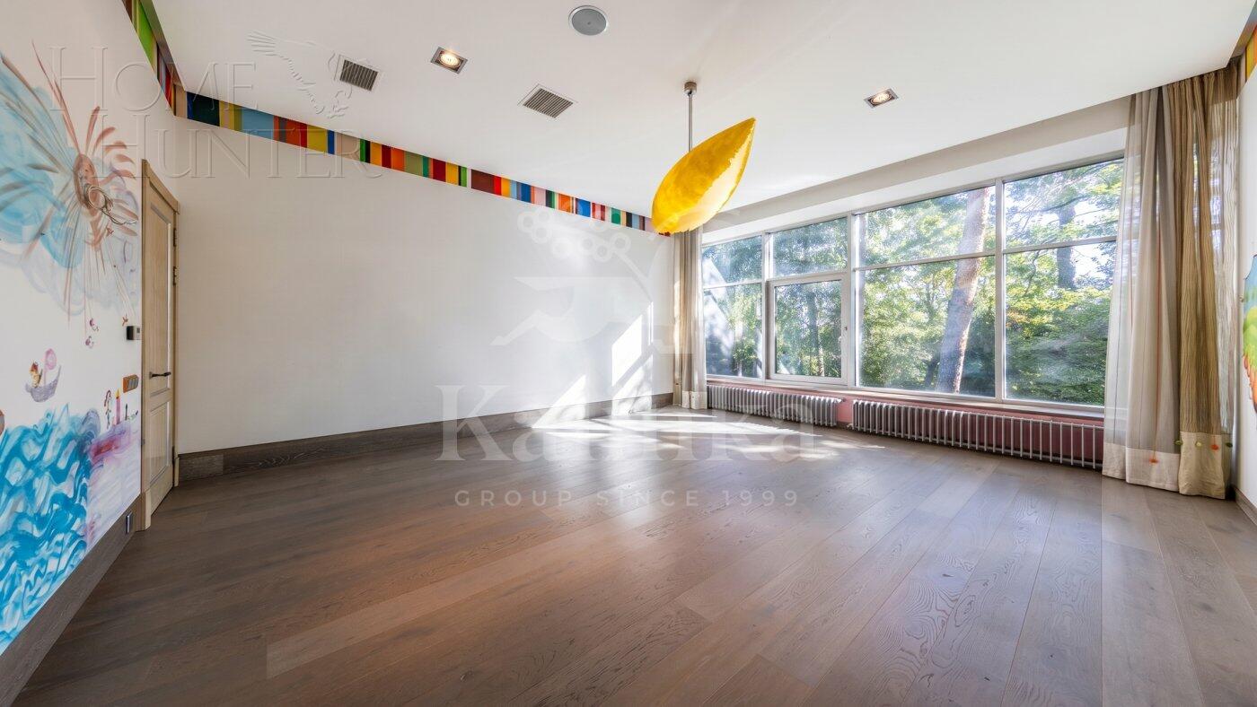 3-этажный коттедж 1 500 м² с отделкой
