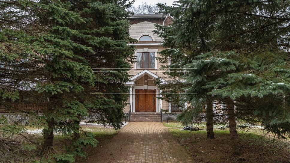 3-этажный коттедж 1 000 м² с отделкой