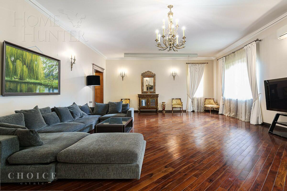3-этажный коттедж 1 200 м² с отделкой