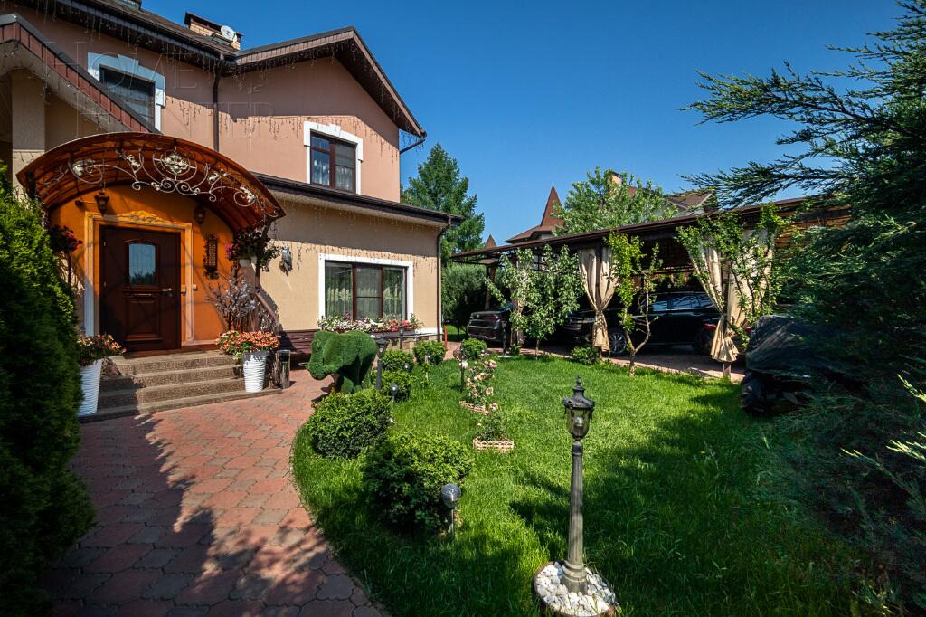3-этажный таунхаус 465 м² с отделкой