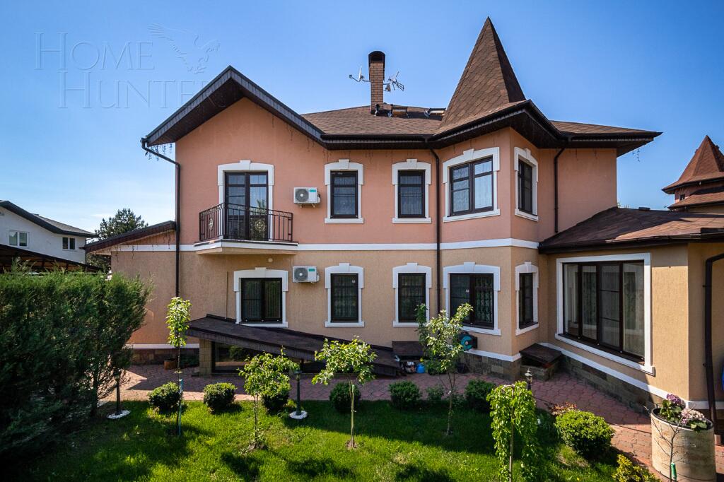 3-этажный таунхаус 465 м² с отделкой