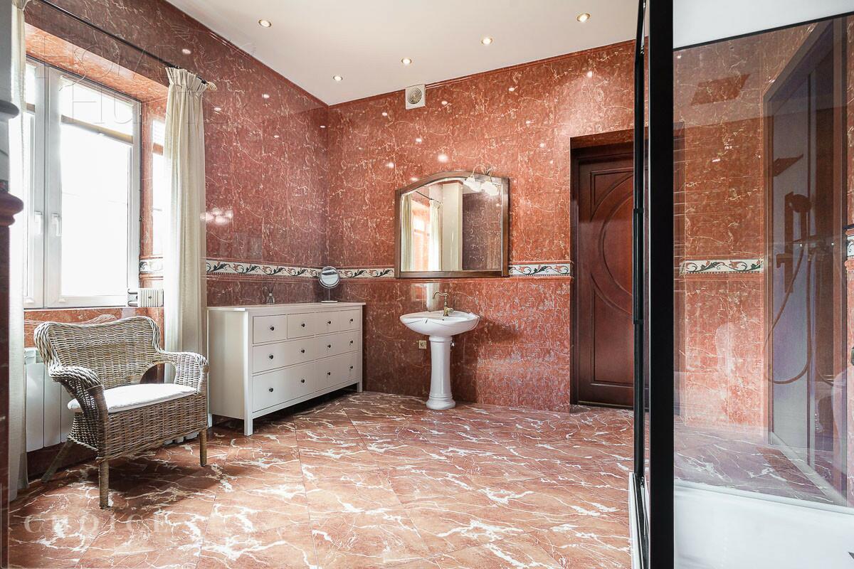 3-этажный коттедж 1 200 м² с отделкой