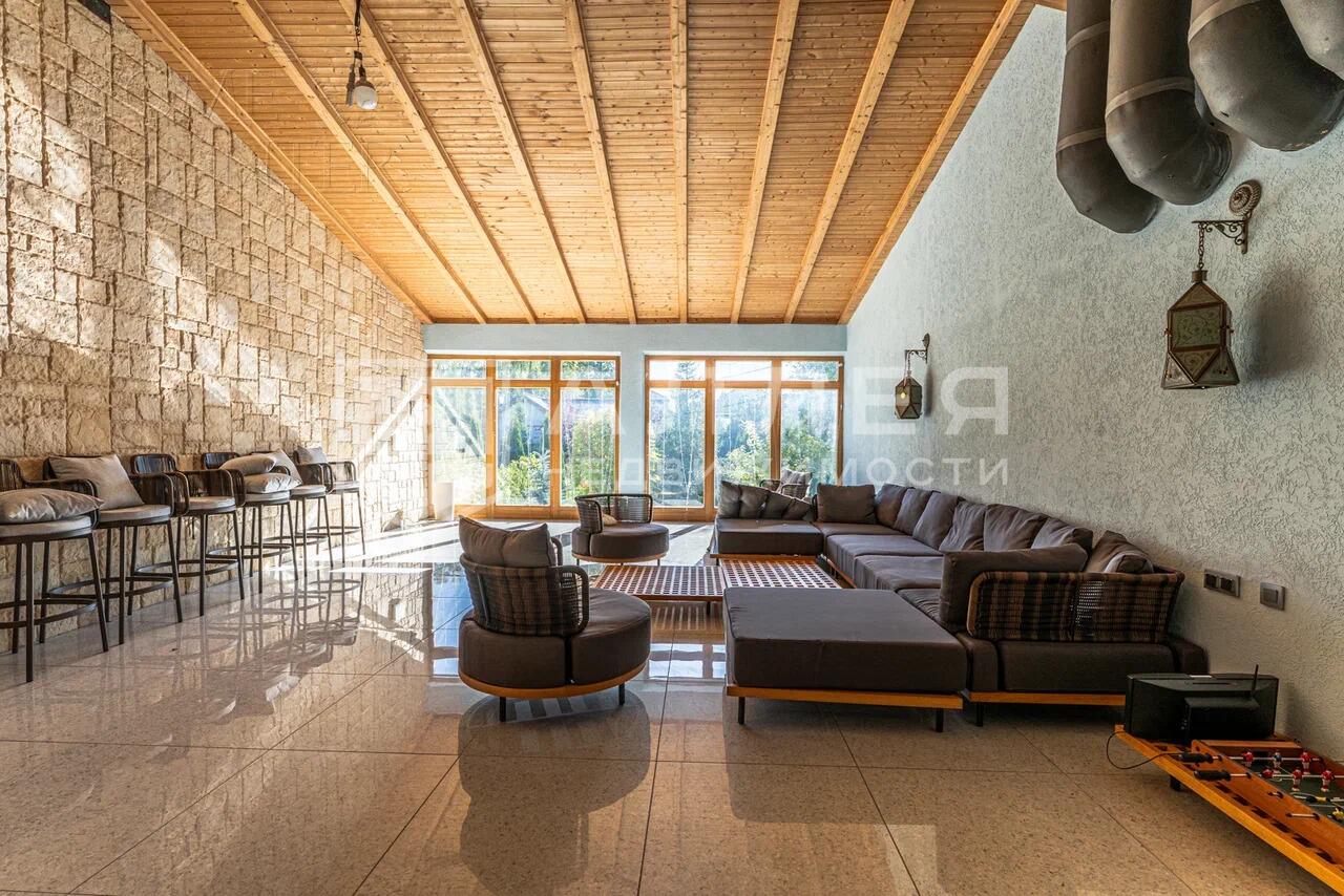 2-этажный коттедж 1 300 м² с отделкой
