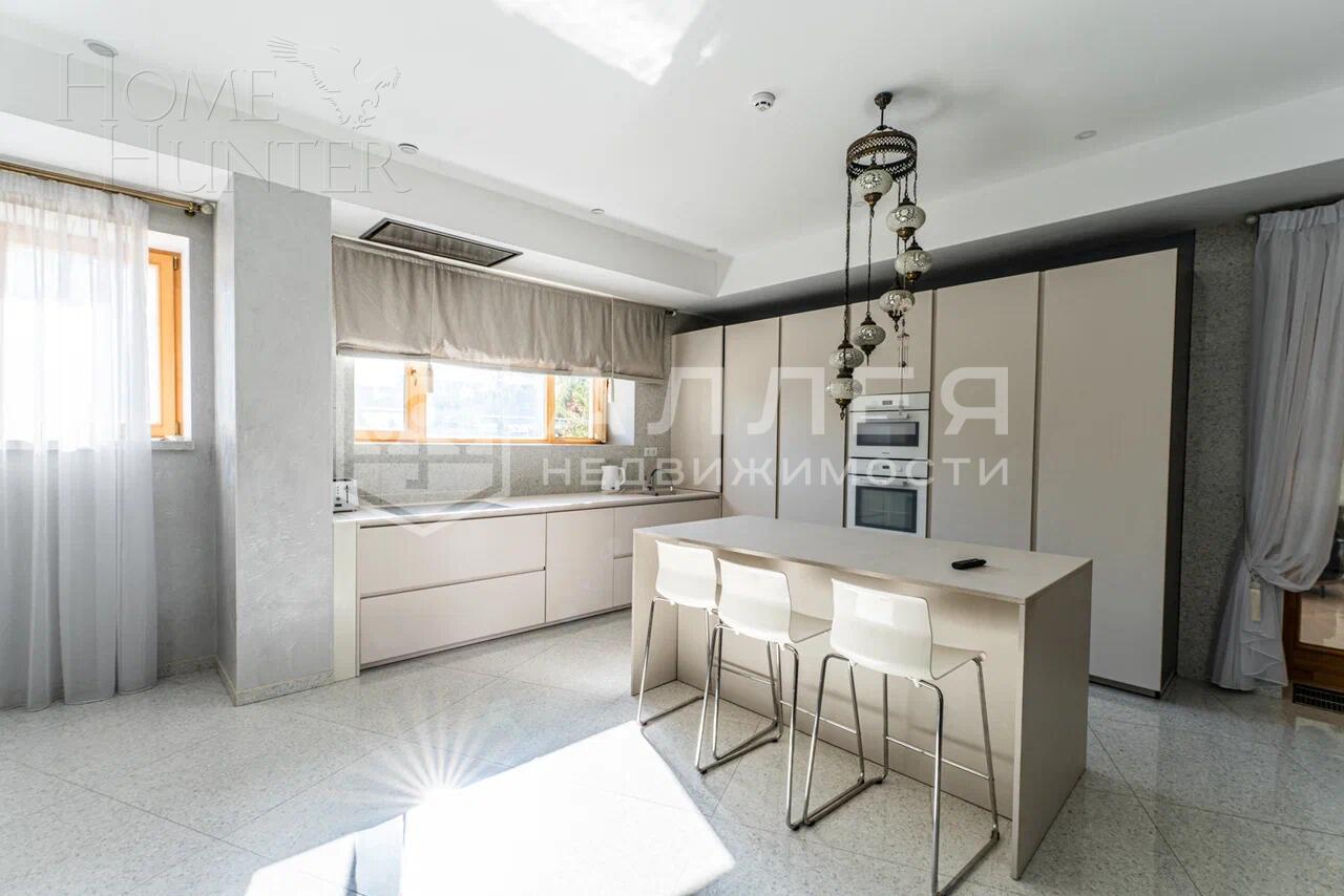 2-этажный коттедж 1 300 м² с отделкой