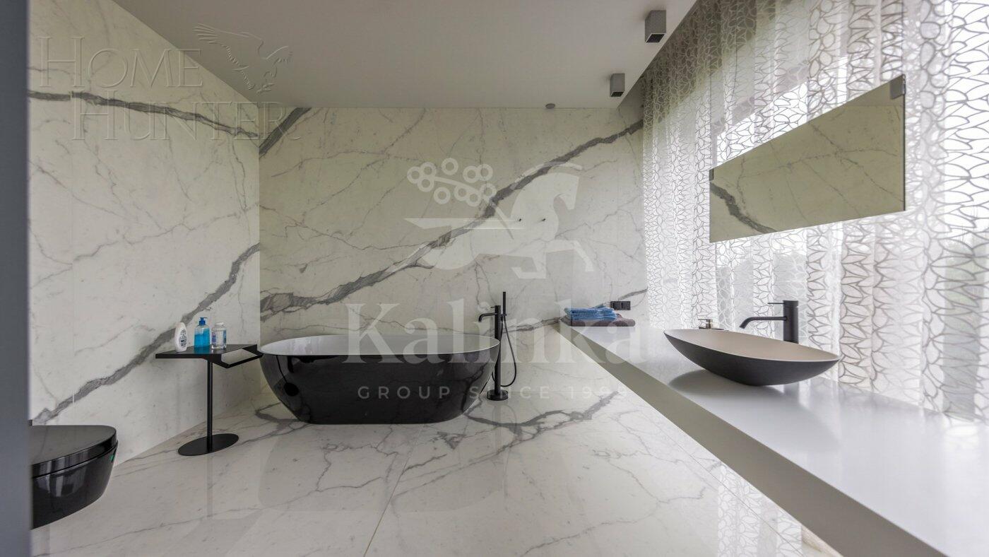 3-этажный коттедж 2 300 м² с отделкой