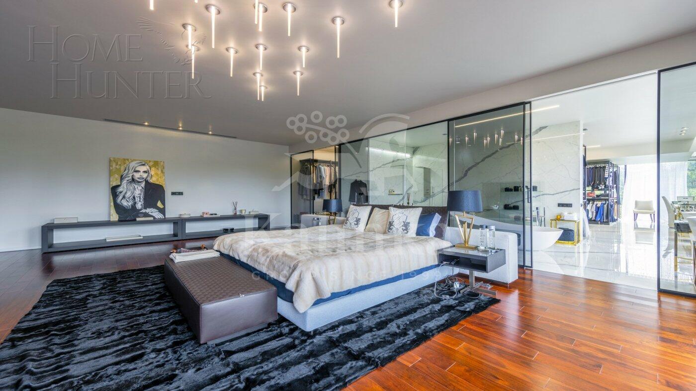 3-этажный коттедж 2 300 м² с отделкой