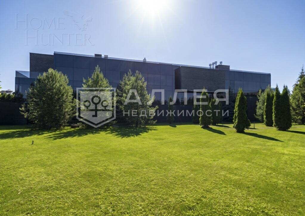 3-этажный коттедж 2 300 м² с отделкой