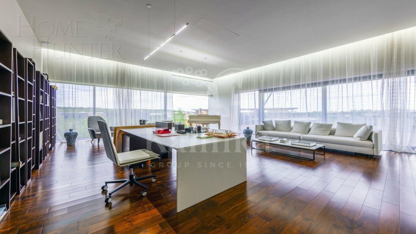 3-этажный коттедж 2 300 м² с отделкой