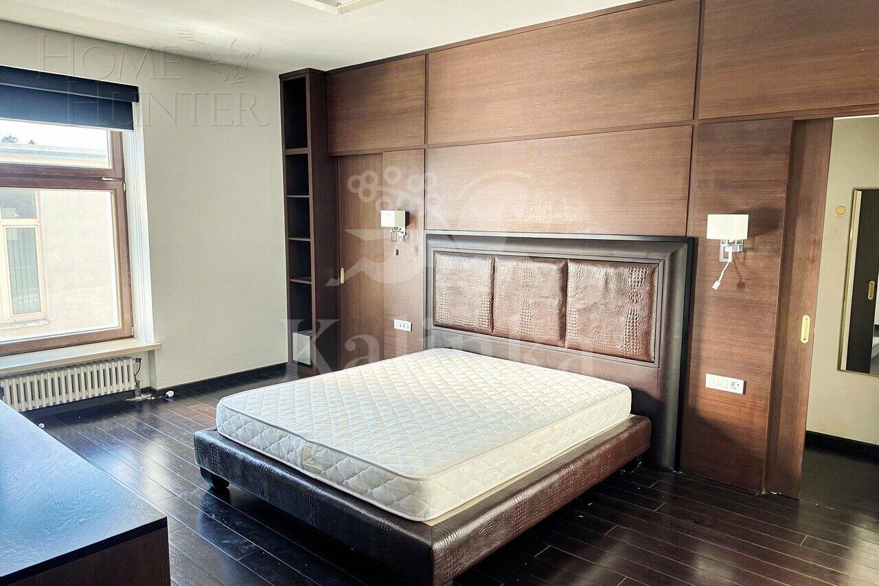 4-КОМН. КВАРТИРА С ОТДЕЛКОЙ 210.6 М² НА 2 ЭТАЖЕ
