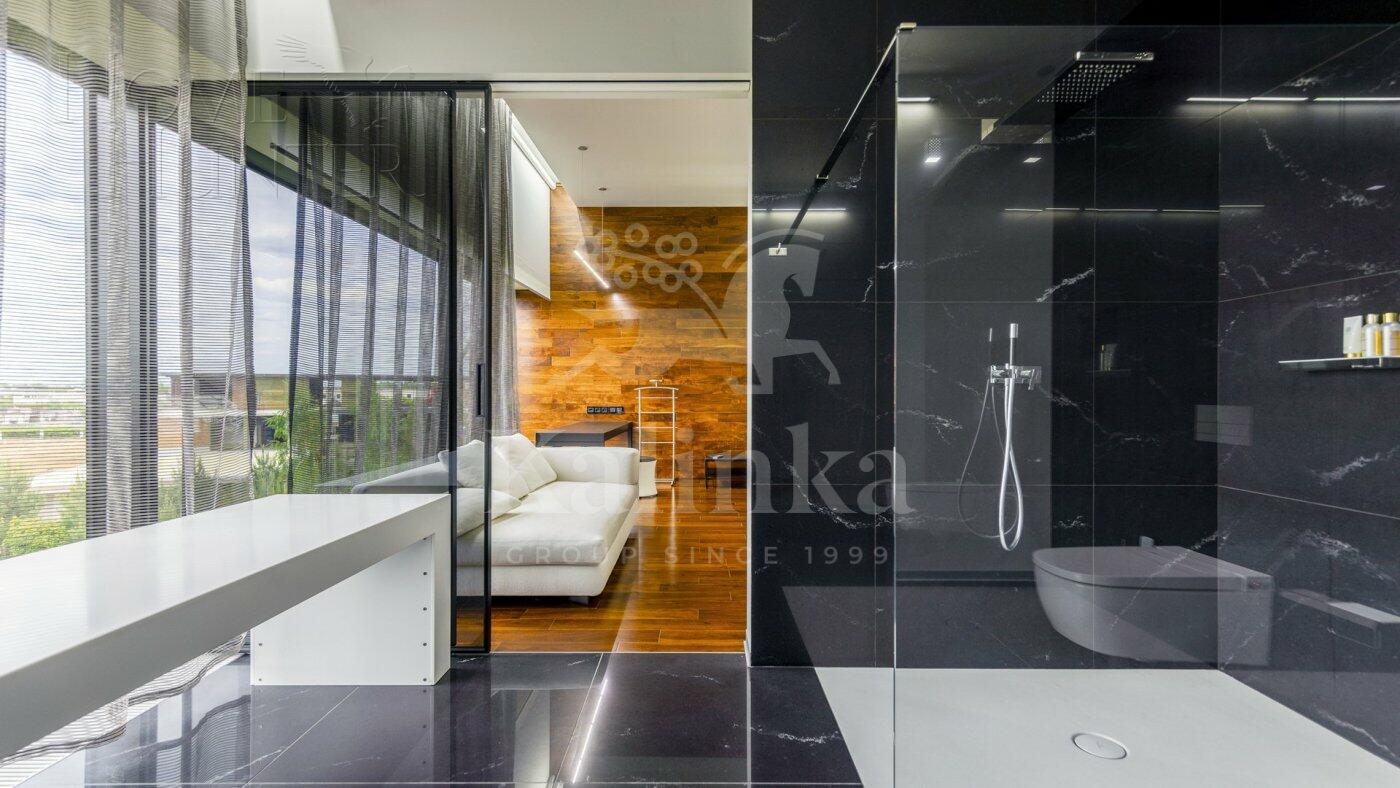 3-этажный коттедж 2 300 м² с отделкой
