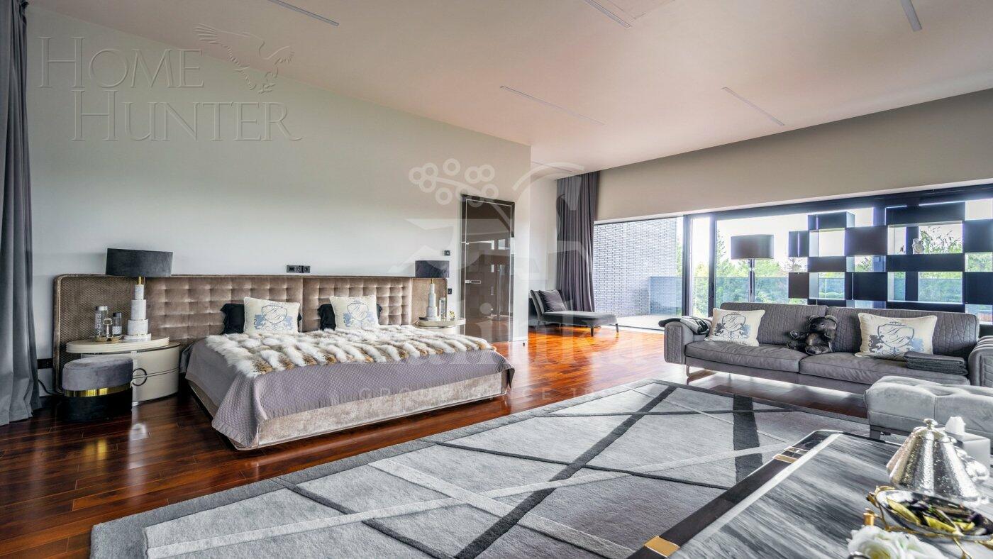 3-этажный коттедж 2 300 м² с отделкой