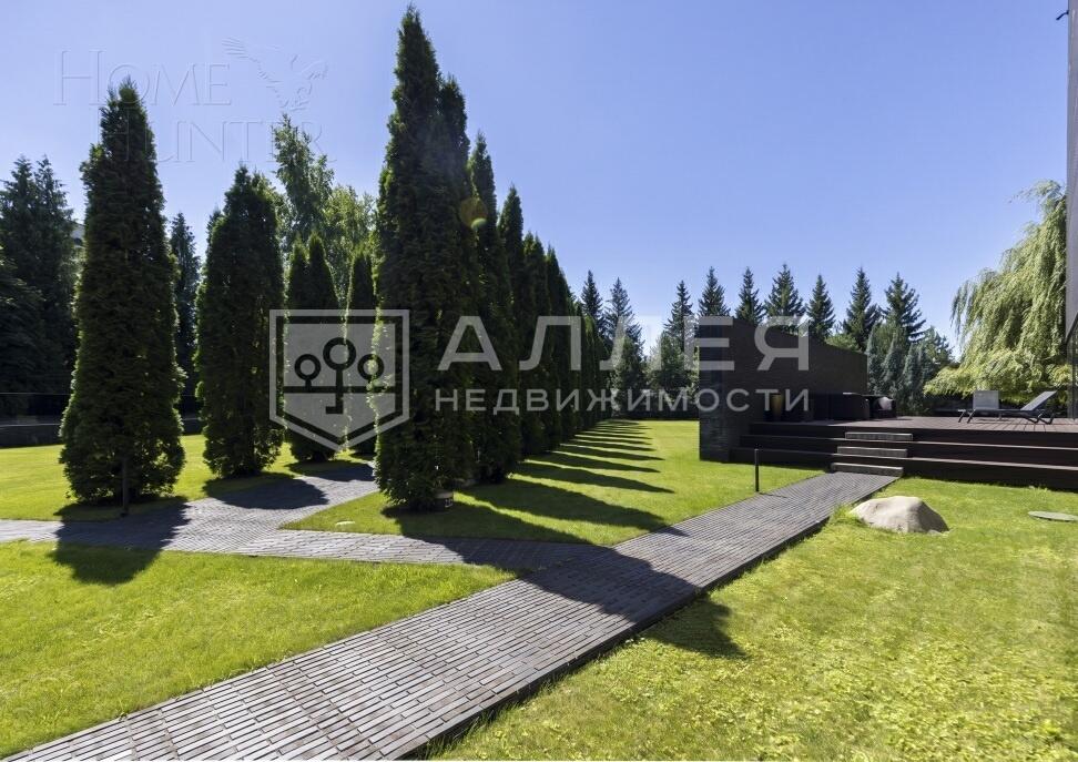 3-этажный коттедж 2 300 м² с отделкой