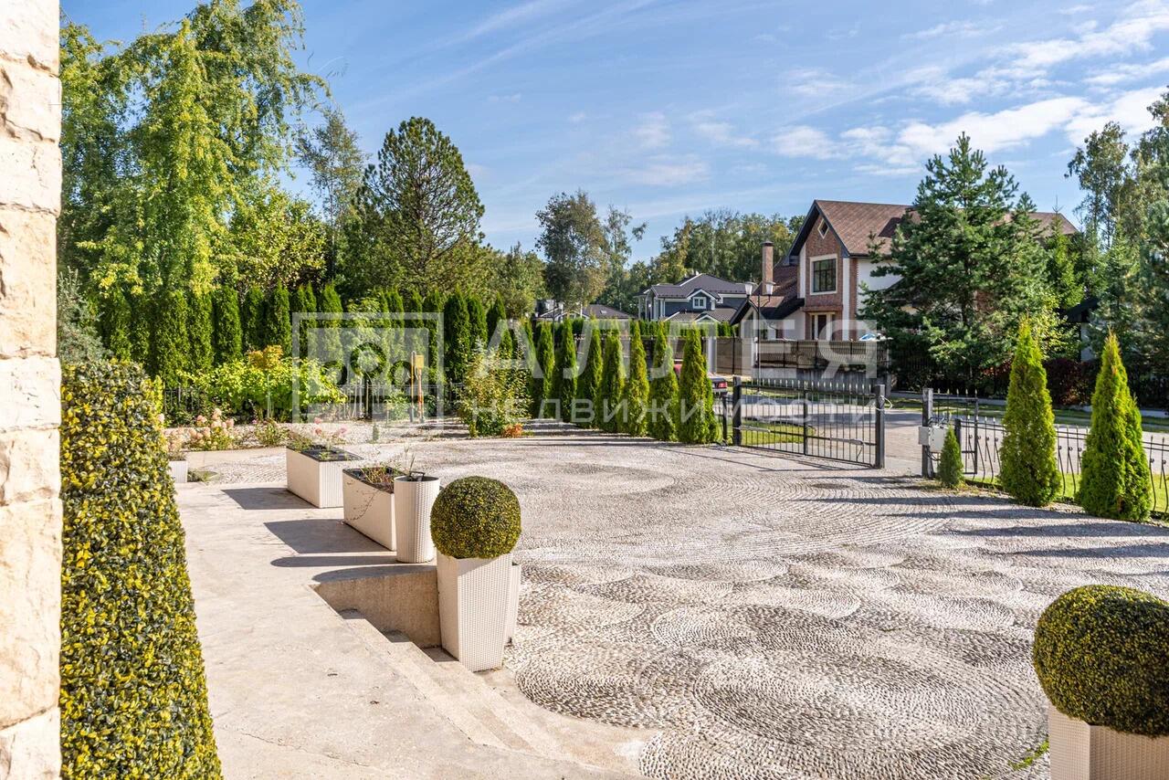 2-этажный коттедж 1 300 м² с отделкой