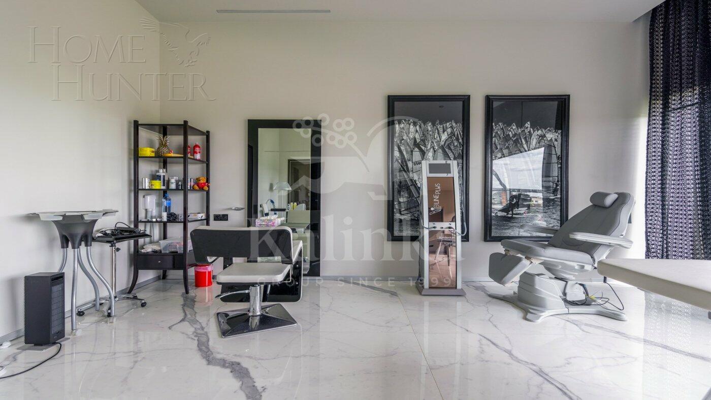 3-этажный коттедж 2 300 м² с отделкой
