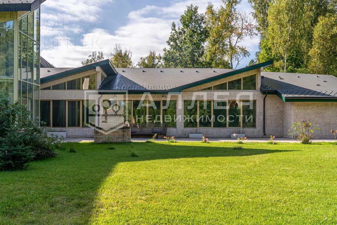 2-этажный коттедж 1 300 м² с отделкой
