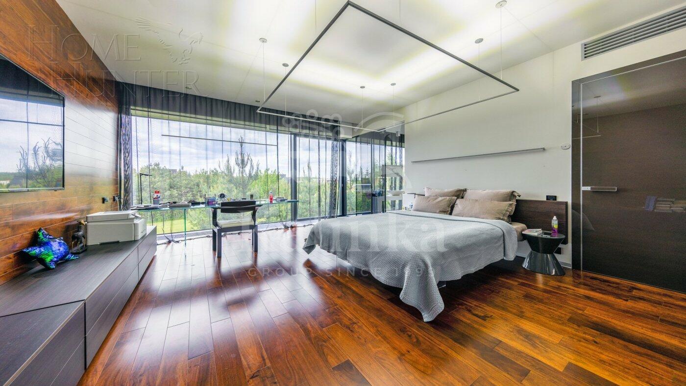 3-этажный коттедж 2 300 м² с отделкой