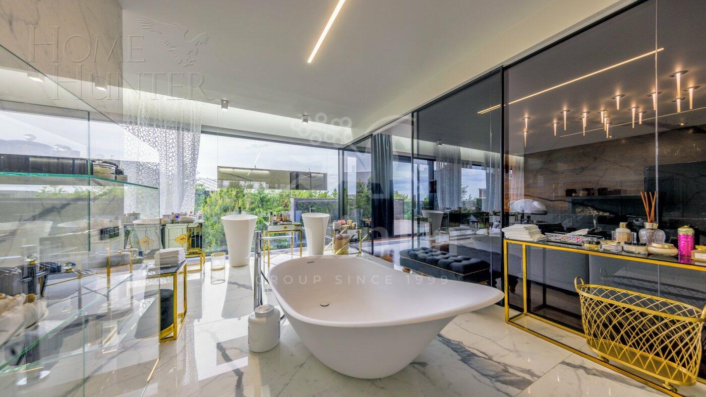 3-этажный коттедж 2 300 м² с отделкой