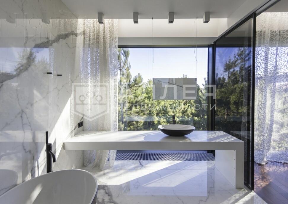 3-этажный коттедж 2 300 м² с отделкой