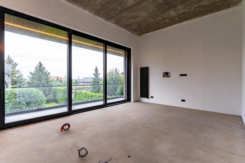 3-этажный коттедж 1 223 м² без отделки