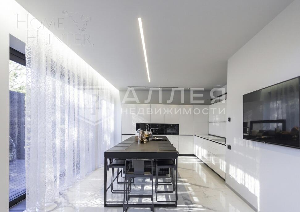 3-этажный коттедж 2 300 м² с отделкой