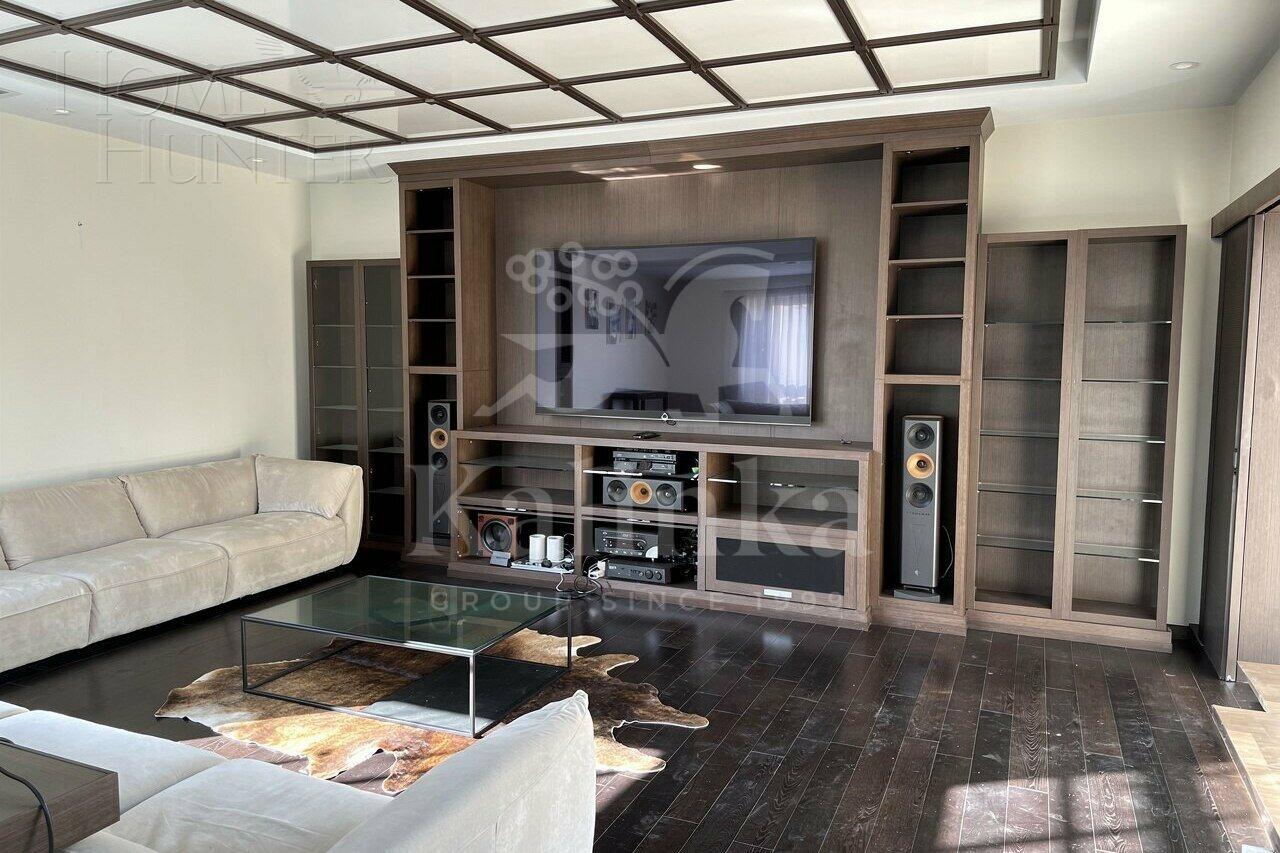 4-КОМН. КВАРТИРА С ОТДЕЛКОЙ 210.6 М² НА 2 ЭТАЖЕ