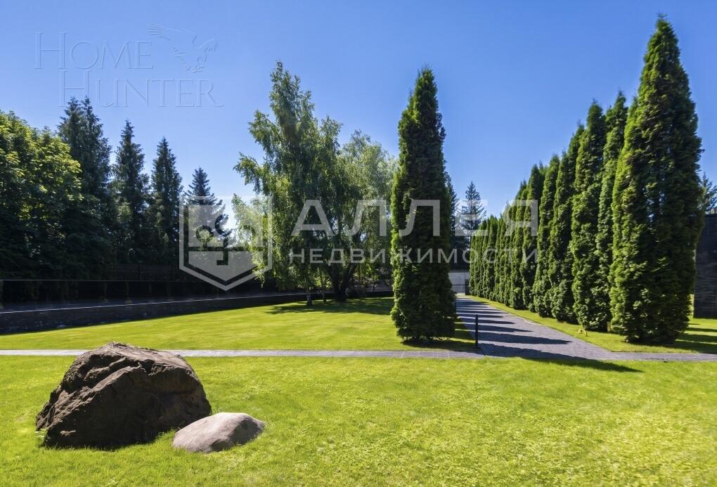 3-этажный коттедж 2 300 м² с отделкой