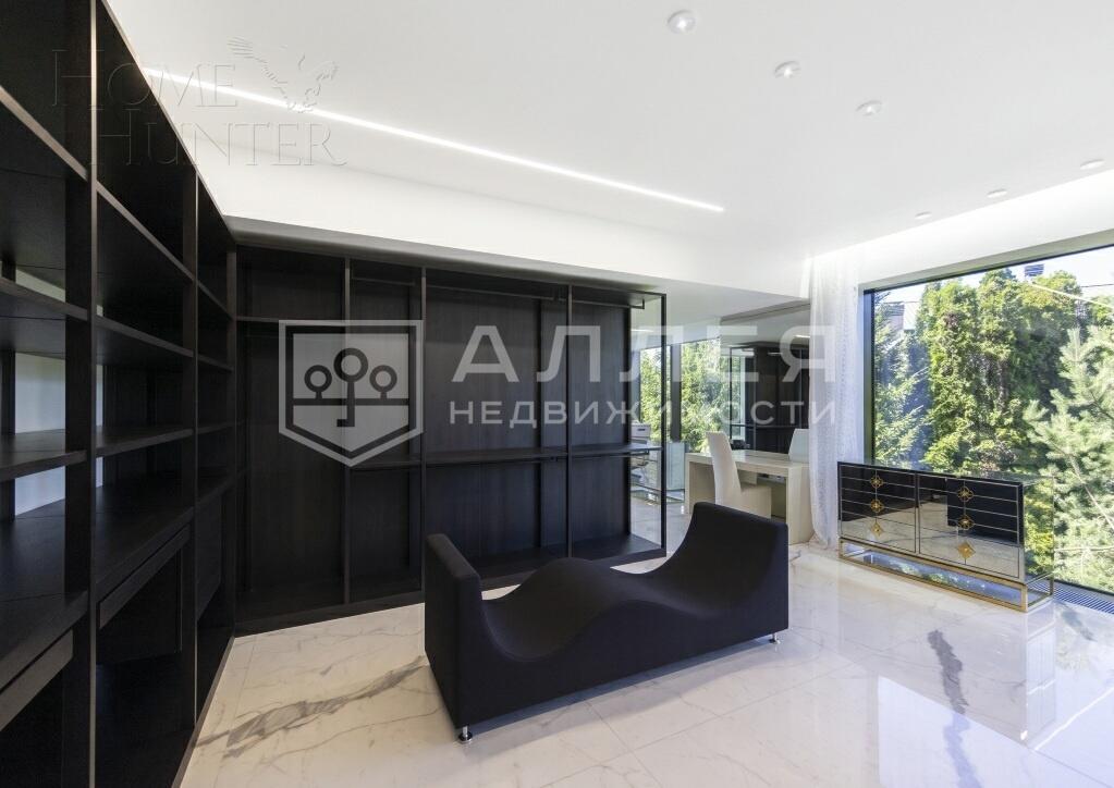 3-этажный коттедж 2 300 м² с отделкой
