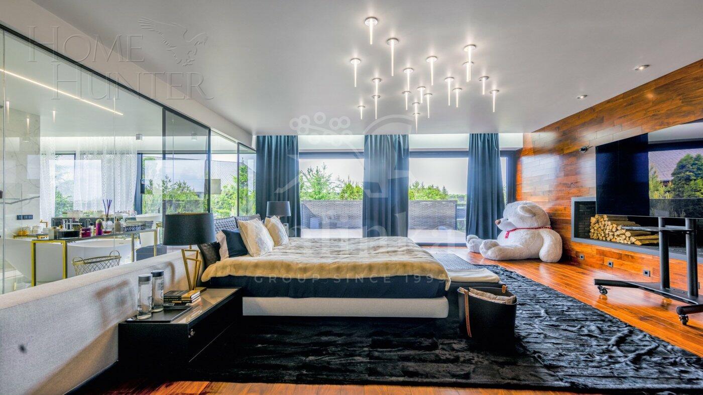3-этажный коттедж 2 300 м² с отделкой