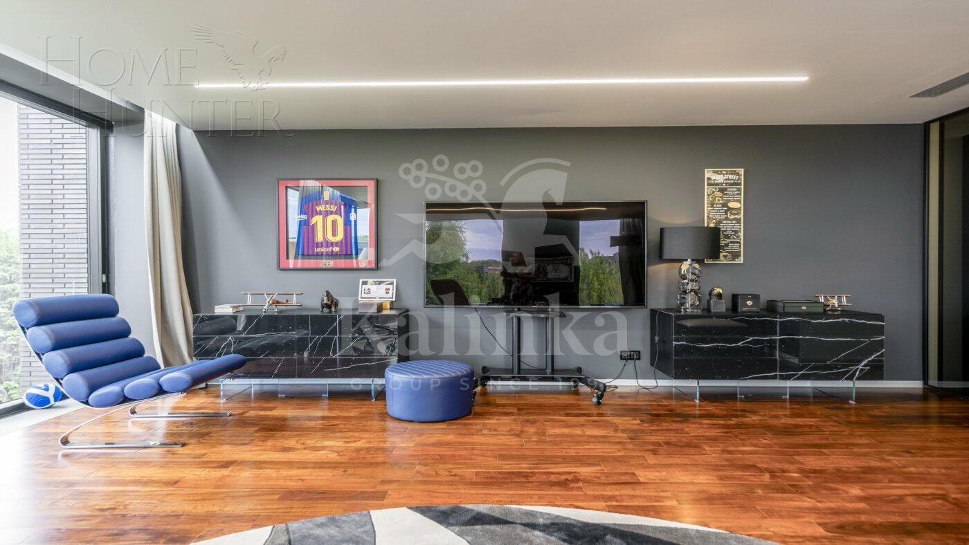 3-этажный коттедж 2 300 м² с отделкой