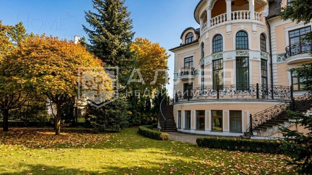 4-этажный коттедж 776 м² с отделкой