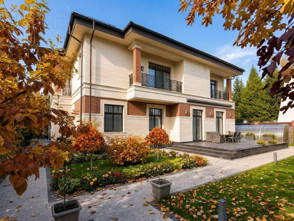 3-этажный коттедж 560 м² с отделкой